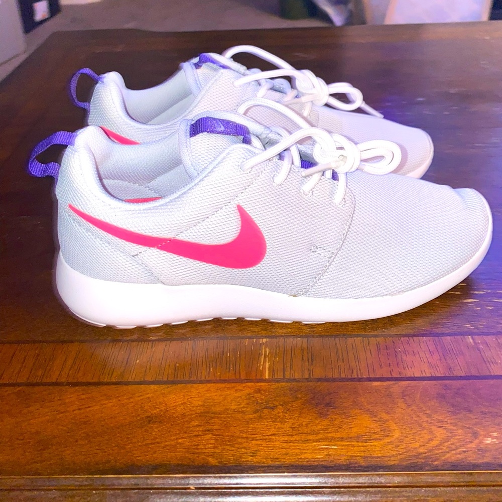 New Nike Women’s Roshe Running Shoes